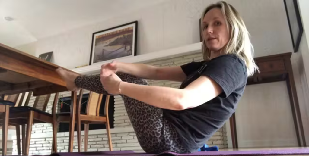 Woman doing Pilates abdominal exercises on the Pilates mat.